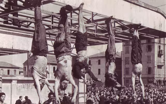 Mussolini e altri gerarchi appesi a pl.le Loreto