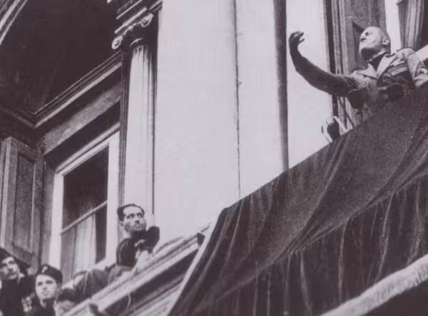 Mussolini al balcone Mussolini al balcone