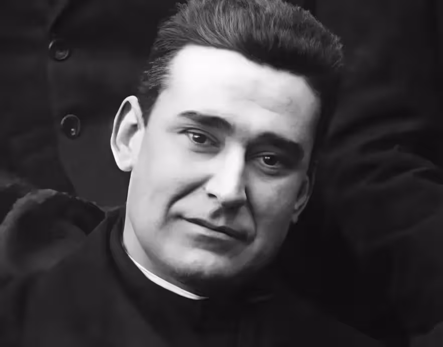 una foto del sacerdote